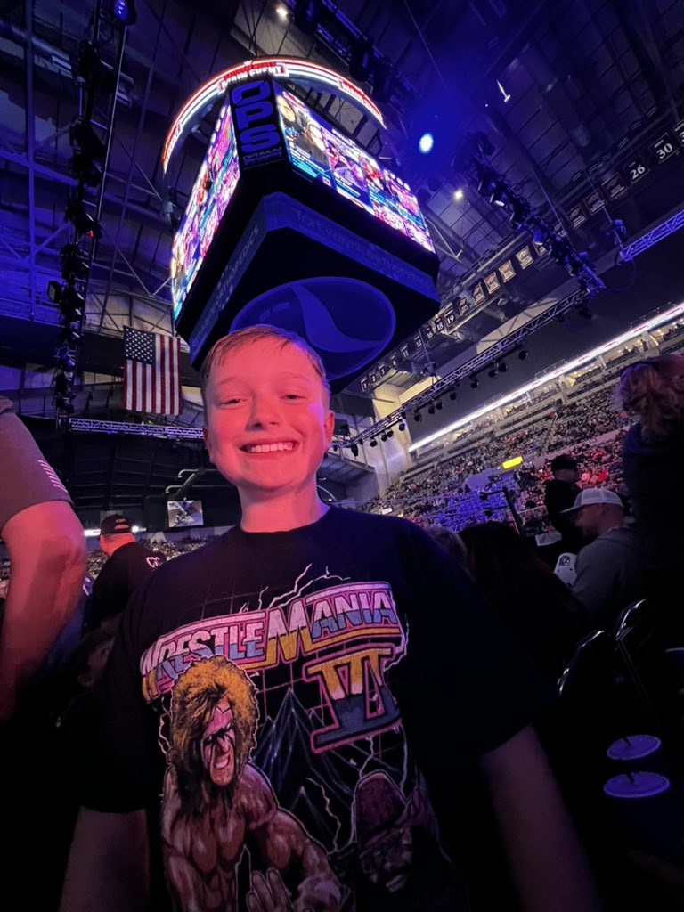 monkeyslounge's tweet photo. #WWEFortWayne https://t.co/9VjF9tMBzS