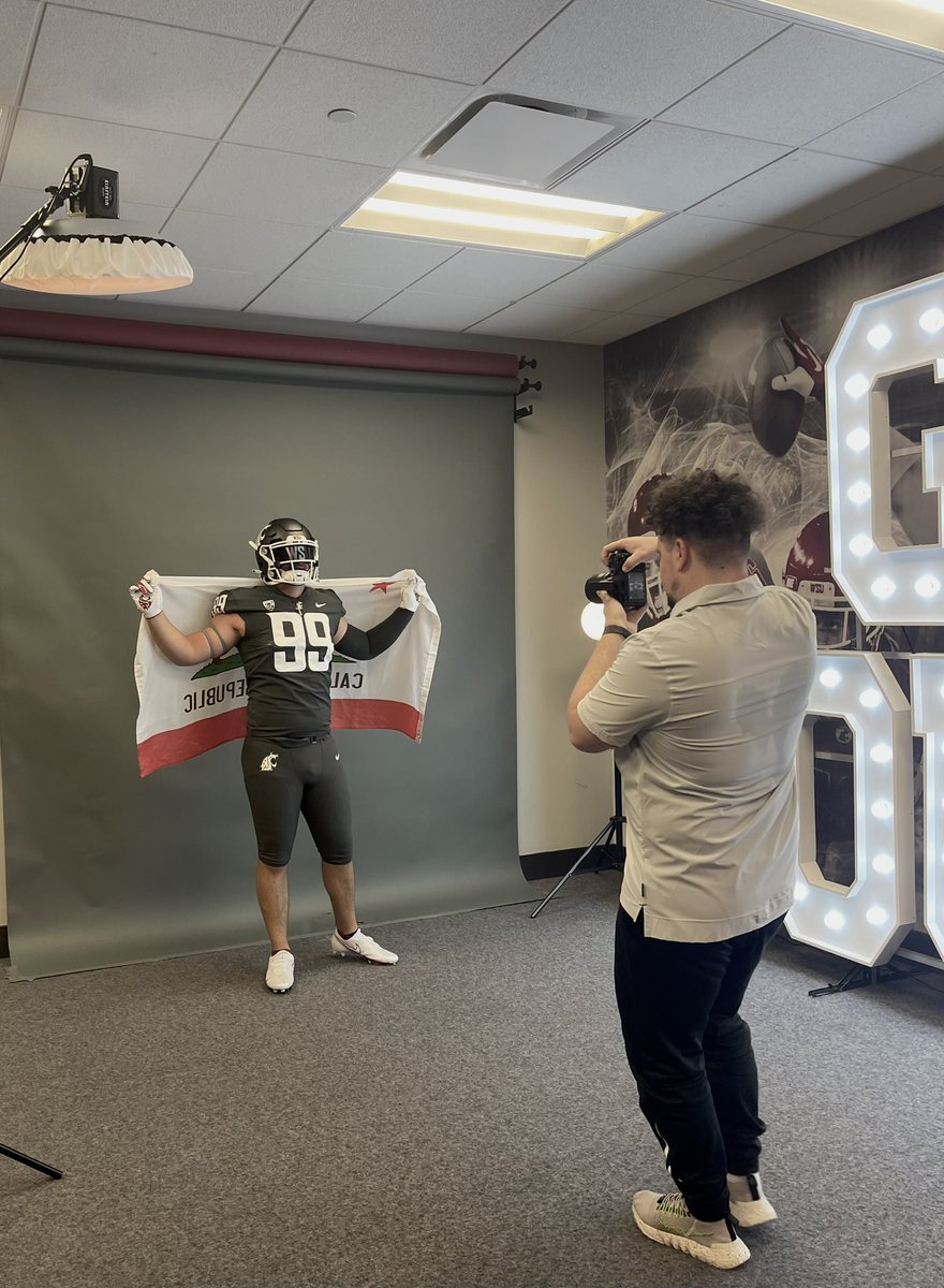 SirTitus99's tweet photo. Thank you @CoachK2x4 and @CoachDickert for the hospitality today. #GoCougs
@WSUCougarFB @SchmeddingJeff @CoachPatBelony @GregBiggins @BrandonHuffman @diablocjohnson @rhino86er https://t.co/9QjrIxDIOO