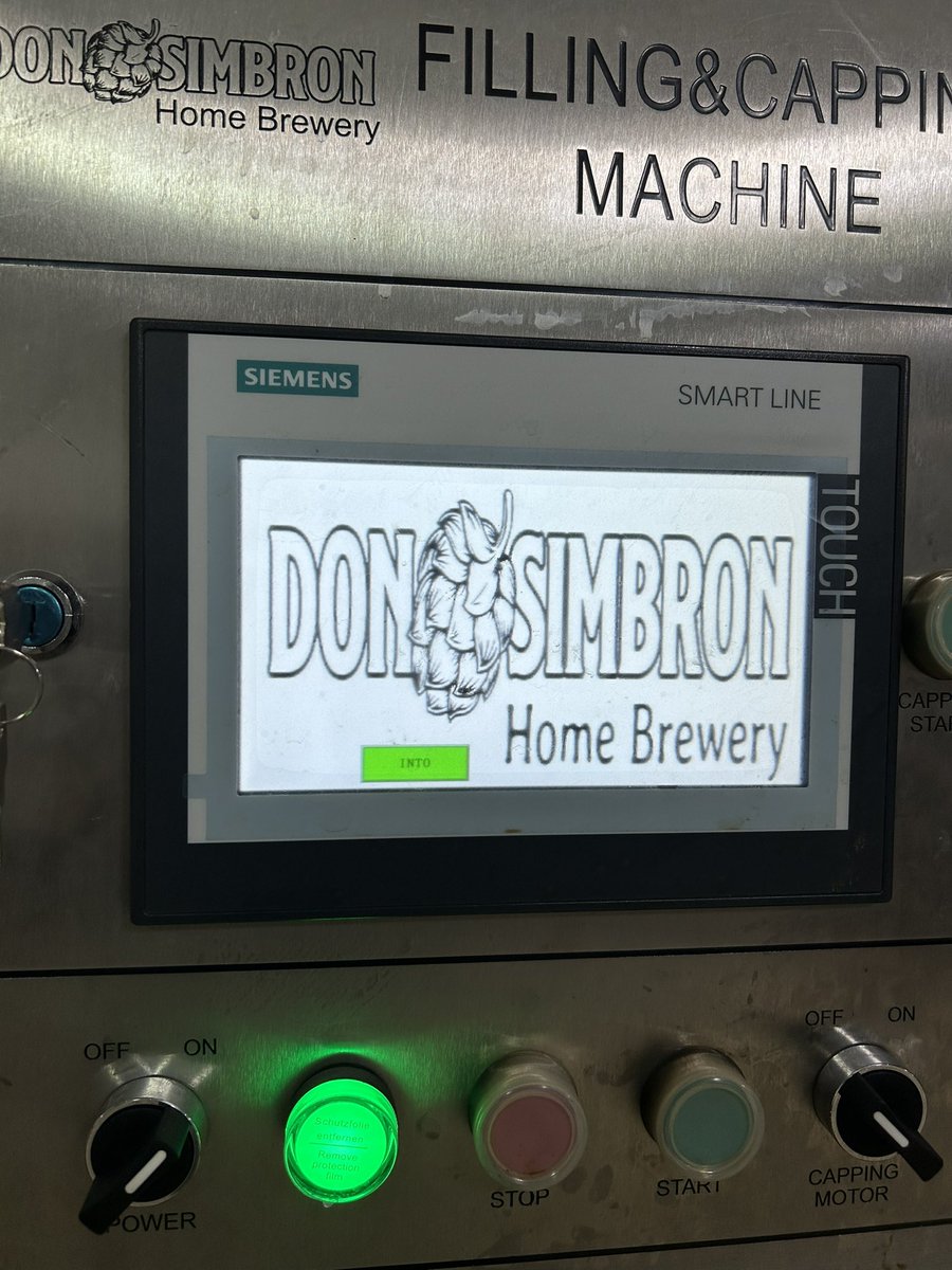 DSBrewery's tweet photo. La tarde en la fábrica estuvo movida: la enlatadora dando todo de sí 🤯🍻, aún si no podemos llegar a muchos 😝🍺 ¡El precio que pagamos por ser una cervecería artesanal, pequeña e independiente! Si los clientes supieran lo que se sufre… 🤣🍻 #BirraConAlma https://t.co/dkOSuV5YRo