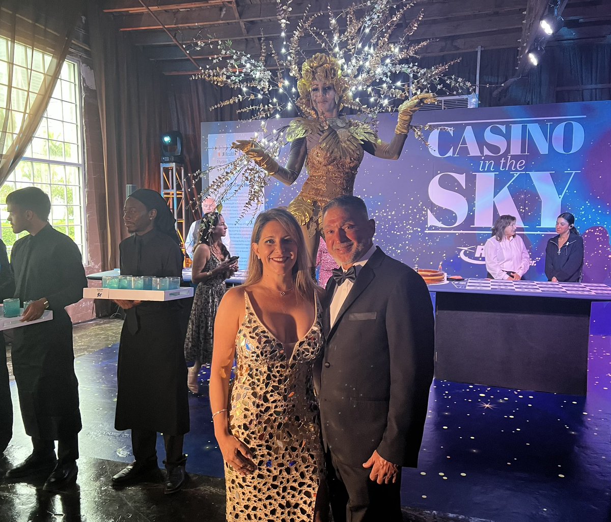 Jackson Health Foundation welcomes our guests to the 2023 Golden Angels Gala, commemorating the 30th Anniversary of Ryder Trauma Center at Jackson Memorial Hospital. #GoldenAngelsGala #MakingMiraclesHappen #SupportJacksonHealthFoundation #MiraclesMadeDaily #LightUpJHF