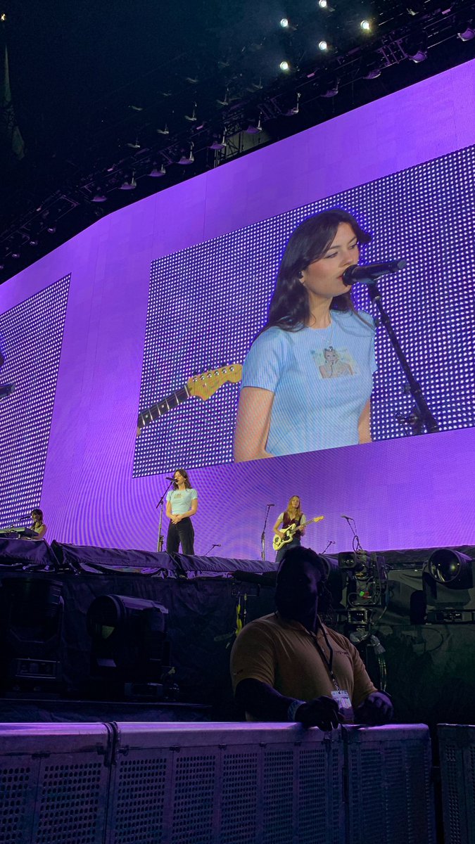GRAClENATION's tweet photo. Gracie on stage tonight in Houston, TX (via @Kristy1515) https://t.co/wGAdcKqQTM
