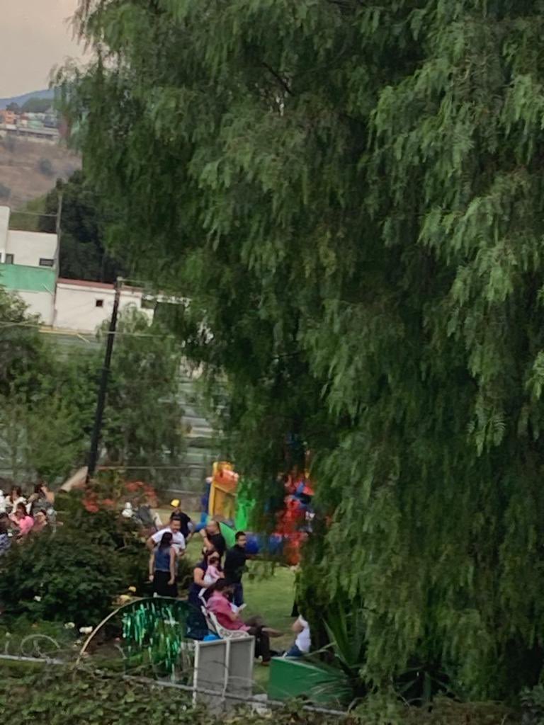 clauscalc's tweet photo. @Pedro_RVillegas fiestas privadas en las instalaciones de la Asoc de Colonos de Mayorazgos del Bosque,
Terreno propiedad de @GobAtizapan. Quien se beneficia de este negocio? Por qué lo permiten? https://t.co/GwkvhpK3yN