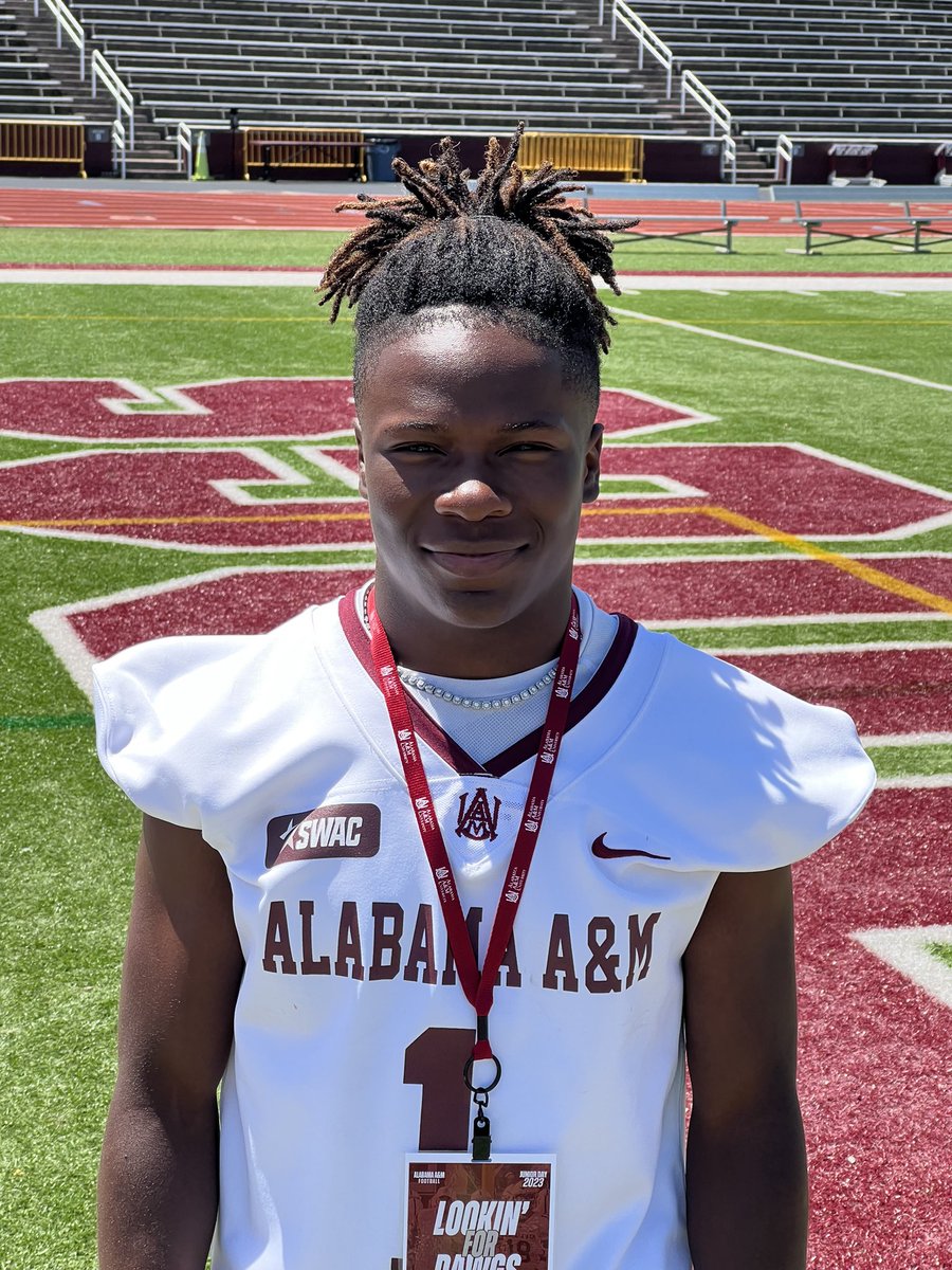 EmersonRussell7's tweet photo. Had a great time at @AAMUBulldogs junior day and getting a chance to meet @CoachDT12 !
@AL7AFootball @RecruitChelsea @coachcfb1 @PrepRedzoneAL @CoachFredT https://t.co/vAzvCgt6LE