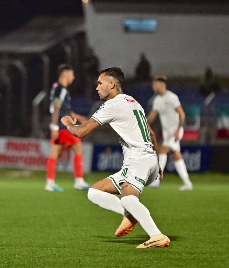 PasesUruguay's tweet photo. La Luz le empató a River con un gol agónico de Schiappacasse. El Chapa va recuperando su mejor nivel: llegó a 6 goles en el Apertura. https://t.co/gjq0zZxKst