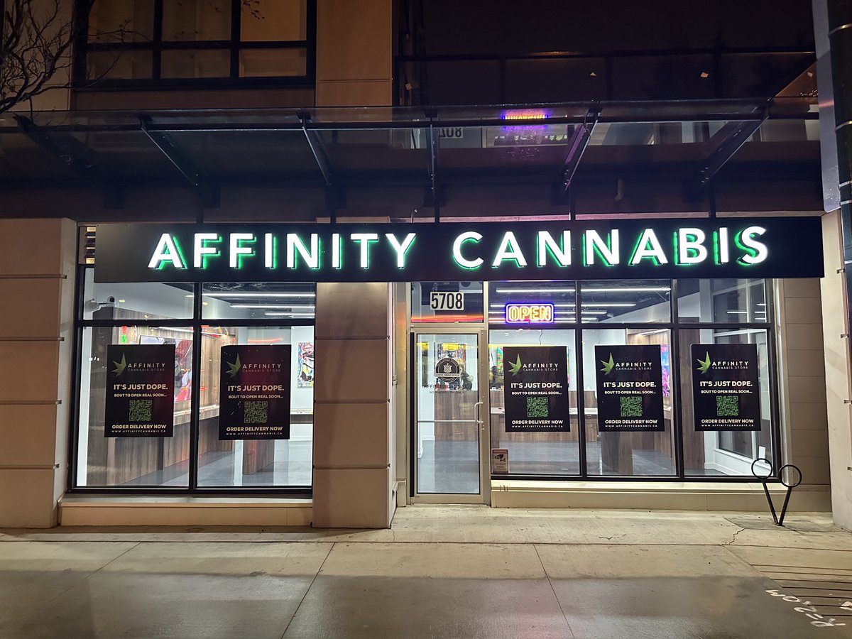 Affinityweed's tweet photo. If you haven't visited our flagship store on Knight Street &amp; 41st you missin out... https://t.co/1rxOfVb3Lm