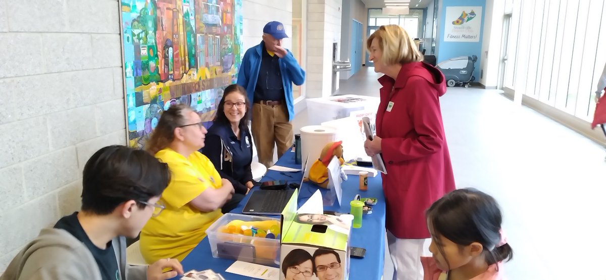 HelenaJaczek's tweet photo. Today on Earth Day, at @townofws's Leisure Centre, I learned more about saving soil, protecting turtles, keeping plastics out of our waterways &amp; recycling. Thank you to @luv_saanvi, @stouffvillelions &amp; @girlguidesofcanada. I enjoyed learning more! https://t.co/5q2lPaYm3W