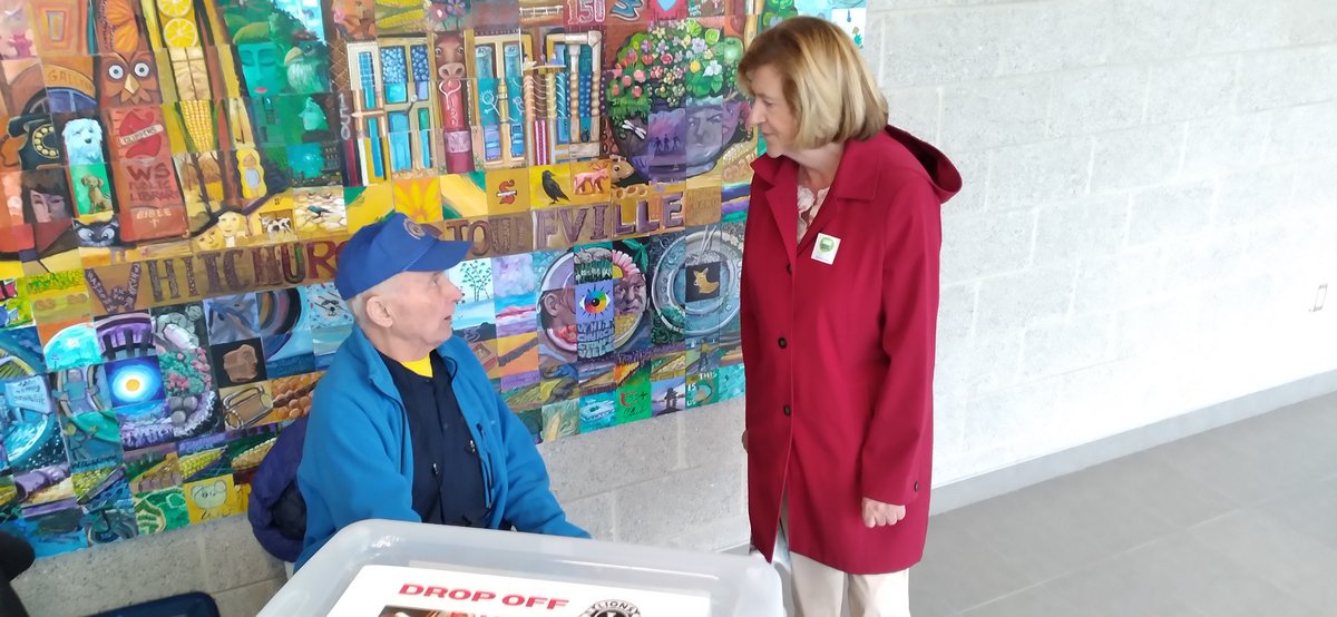 HelenaJaczek's tweet photo. Today on Earth Day, at @townofws's Leisure Centre, I learned more about saving soil, protecting turtles, keeping plastics out of our waterways &amp; recycling. Thank you to @luv_saanvi, @stouffvillelions &amp; @girlguidesofcanada. I enjoyed learning more! https://t.co/5q2lPaYm3W
