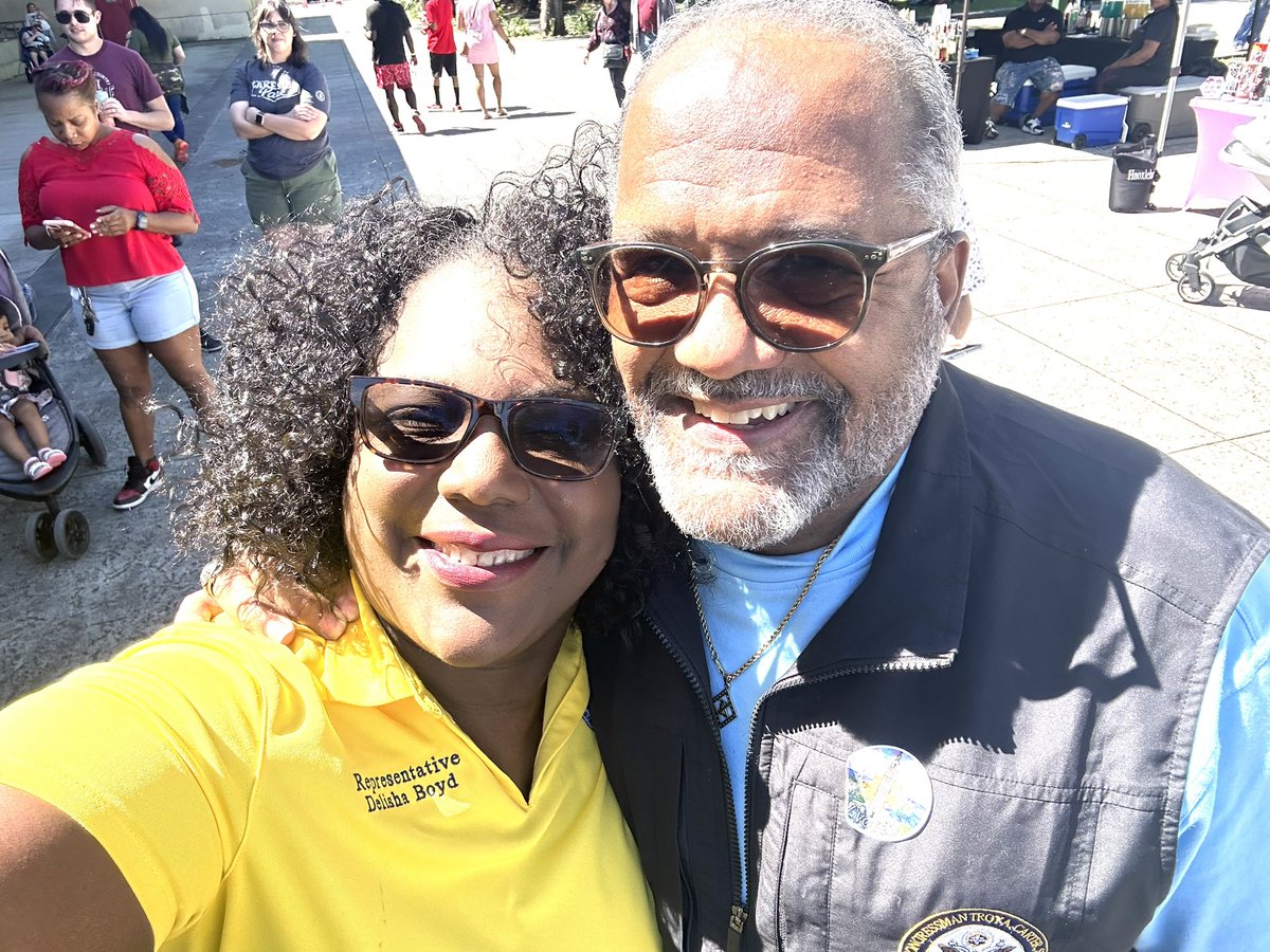 DeeBoydBroker's tweet photo. Rep. Troy A Carter and I participated with a panel discussion at the #50420 festival. We discussed our current legislation supporting the decriminalization of cannabis.   

#CannabisReform #DelishaDelivers #staterepDelishaBoyd https://t.co/mzNarNDyp2