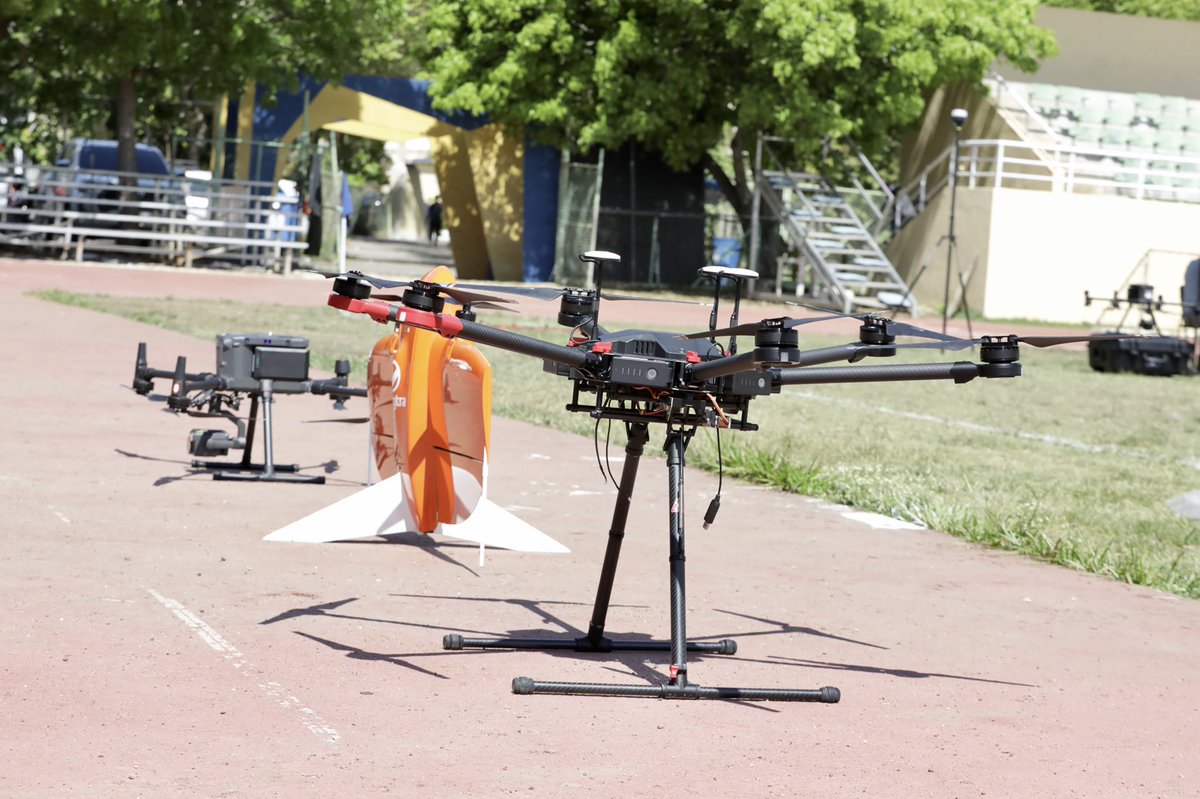 OGTICRDO's tweet image. #DRoneTech2023 es un espacio donde los profesionales del área, lograron Incentivar el uso profesional y responsable de estas aeronaves, para transformar los diversos sectores como la:

◻️Agricultura. 
◻️Emergencias. 
◻️Seguridad y comunicación.

@IDAC_RD @ParqueCibernet1