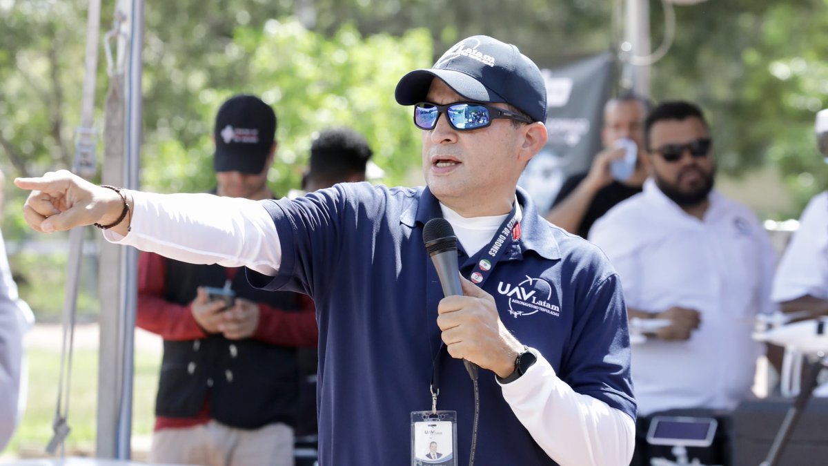 OGTICRDO's tweet image. #DRoneTech2023 es un espacio donde los profesionales del área, lograron Incentivar el uso profesional y responsable de estas aeronaves, para transformar los diversos sectores como la:

◻️Agricultura. 
◻️Emergencias. 
◻️Seguridad y comunicación.

@IDAC_RD @ParqueCibernet1