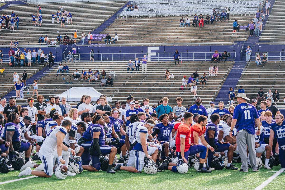 SFA_Football's tweet photo. Long Live Graylan 💜🪓

#AxeEm x #RaiseTheAxe https://t.co/LsVufFj3Gq