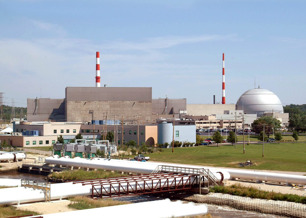 cornoisseur's tweet photo. Dresden Unit 2 has been in operation since 1970. The owners recently filed an application to extend the lifespan to 2049. 

If approved, that means it will eventually hit 79 years of operation. Longer than the average lifespan of an American. These are cathedrals of energy. https://t.co/jlpdpUaqWJ