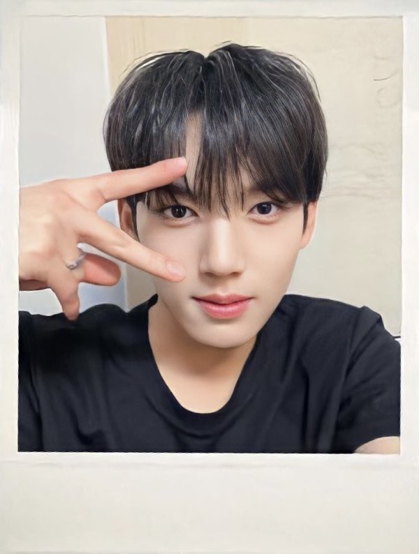 jamaisluv's tweet photo. han yujin https://t.co/gEtzEi4YlJ