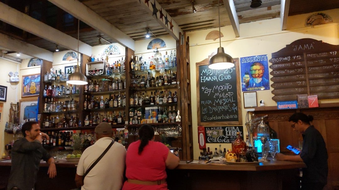 marbowca's tweet photo. Now this is a cocktail bar. (@ Café Bar Habana in Miraflores, Lima w/ @lsbvirtual) https://t.co/HM0sVTUhW8 https://t.co/6IvPeXWTCe