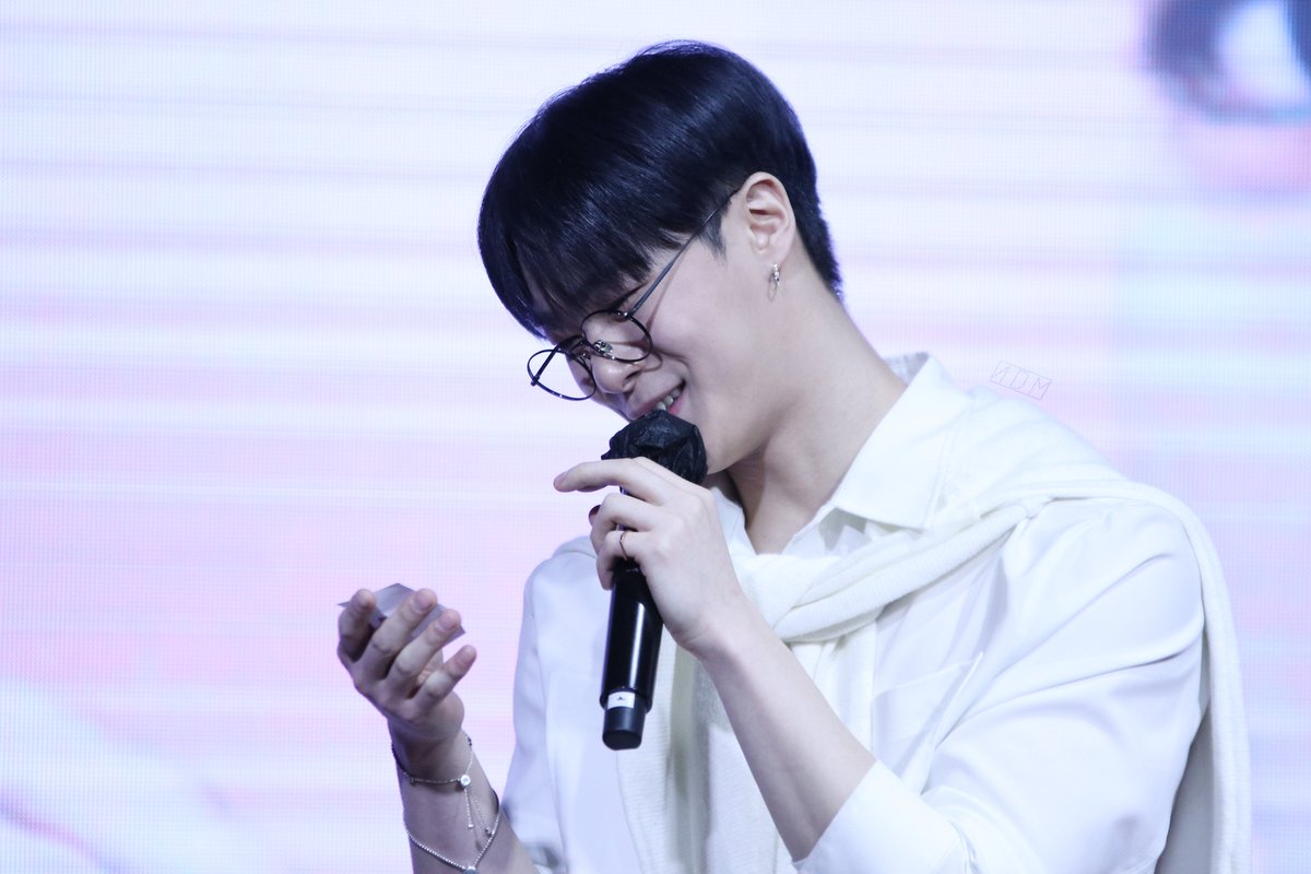 __N_D_M__'s tweet photo. 230201 GIVERNY × MOONBIN FAN SIGN EVENT
#아스트로 #ASTRO #문빈 #MOONBIN
#문빈_가수해줘서_고마워 https://t.co/hcoDzfSwvL