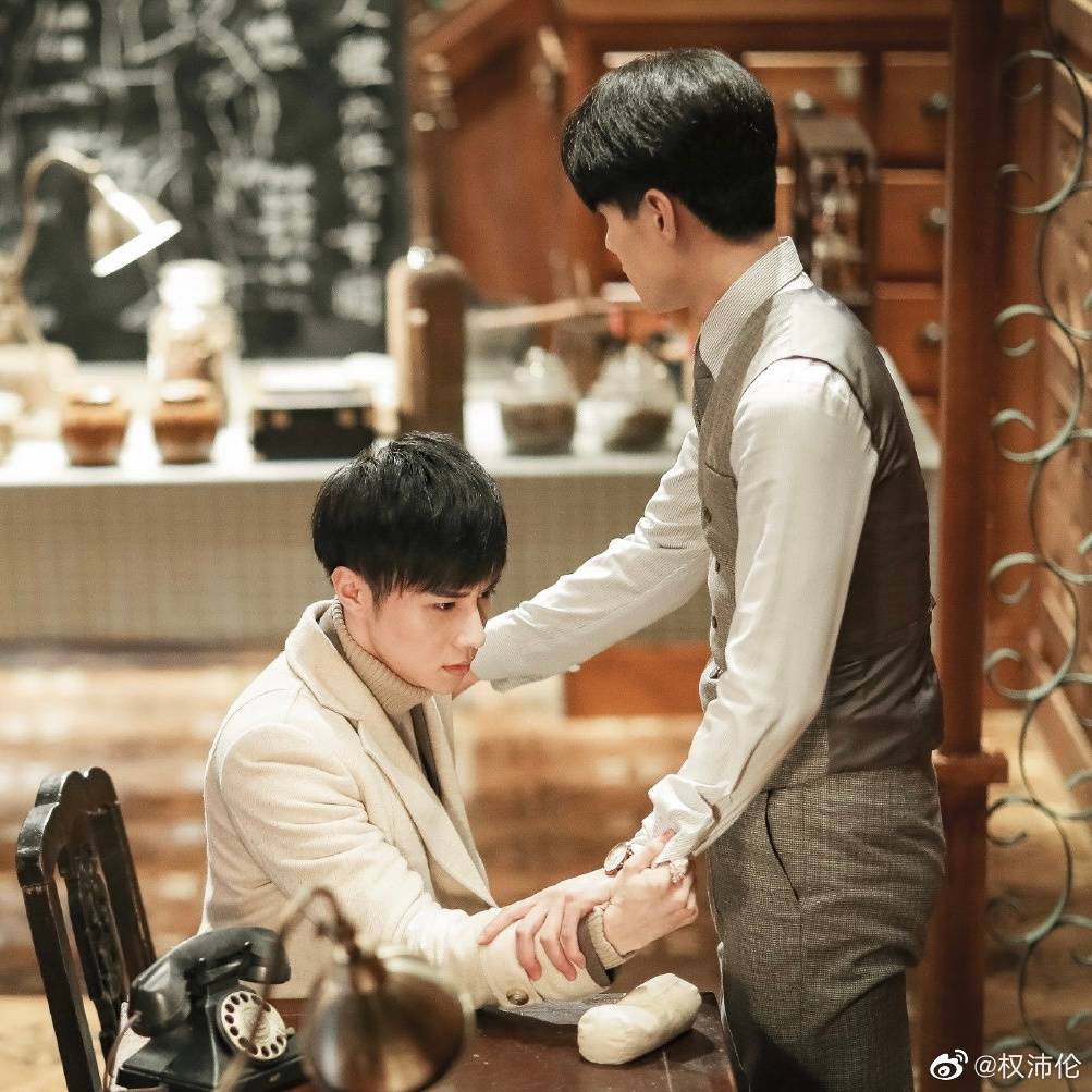 MiniOrchid1's tweet photo. Doctor Chen still takes care of the same fragile body
#IanYi #LoveIsWrittenIntheStars
#PatrickQuan #KillerAndHealer https://t.co/KSaevbUxEt