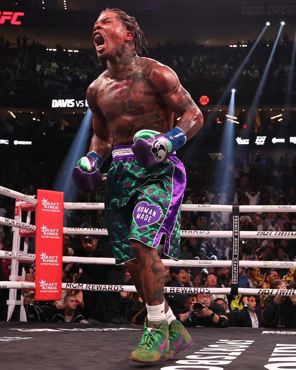 brkicks's tweet image. Gervonta Davis took the ring tonight in “Skunk” Nike SB Dunk-inspired boxing boots 🥊🦨

Still undefeated.