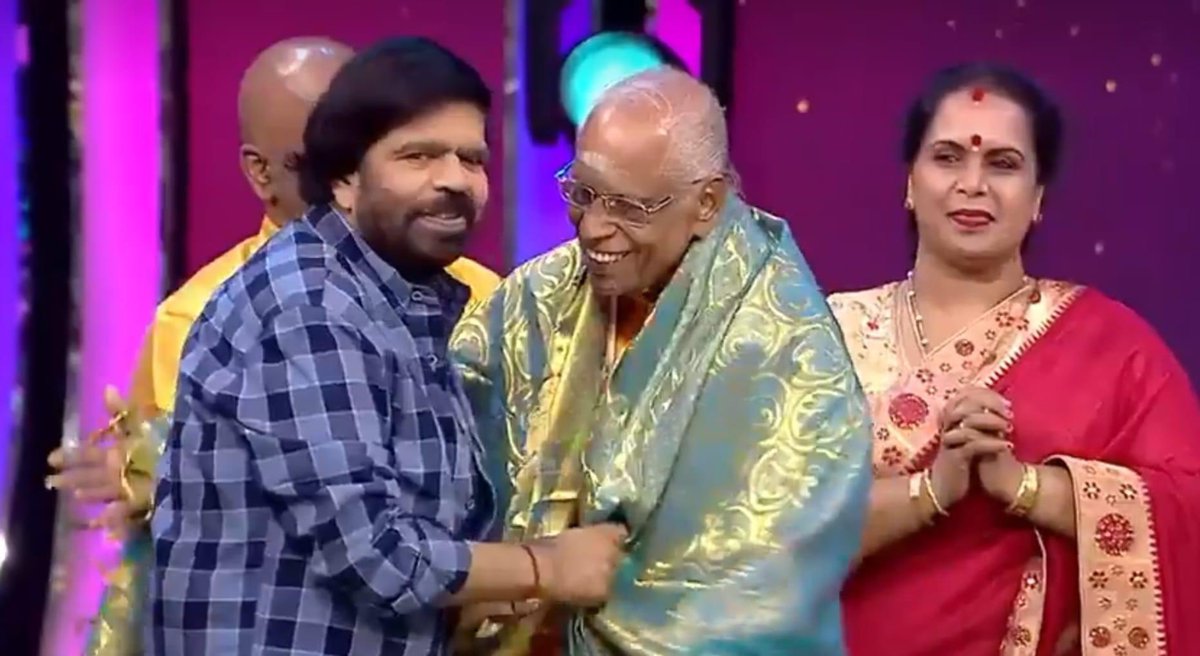 dironfernando's tweet photo. Thank you @ZeeTamil #saregamapa for this wonderful moment with our own musical legend #kannanMaster https://t.co/vf3DcL3F2L