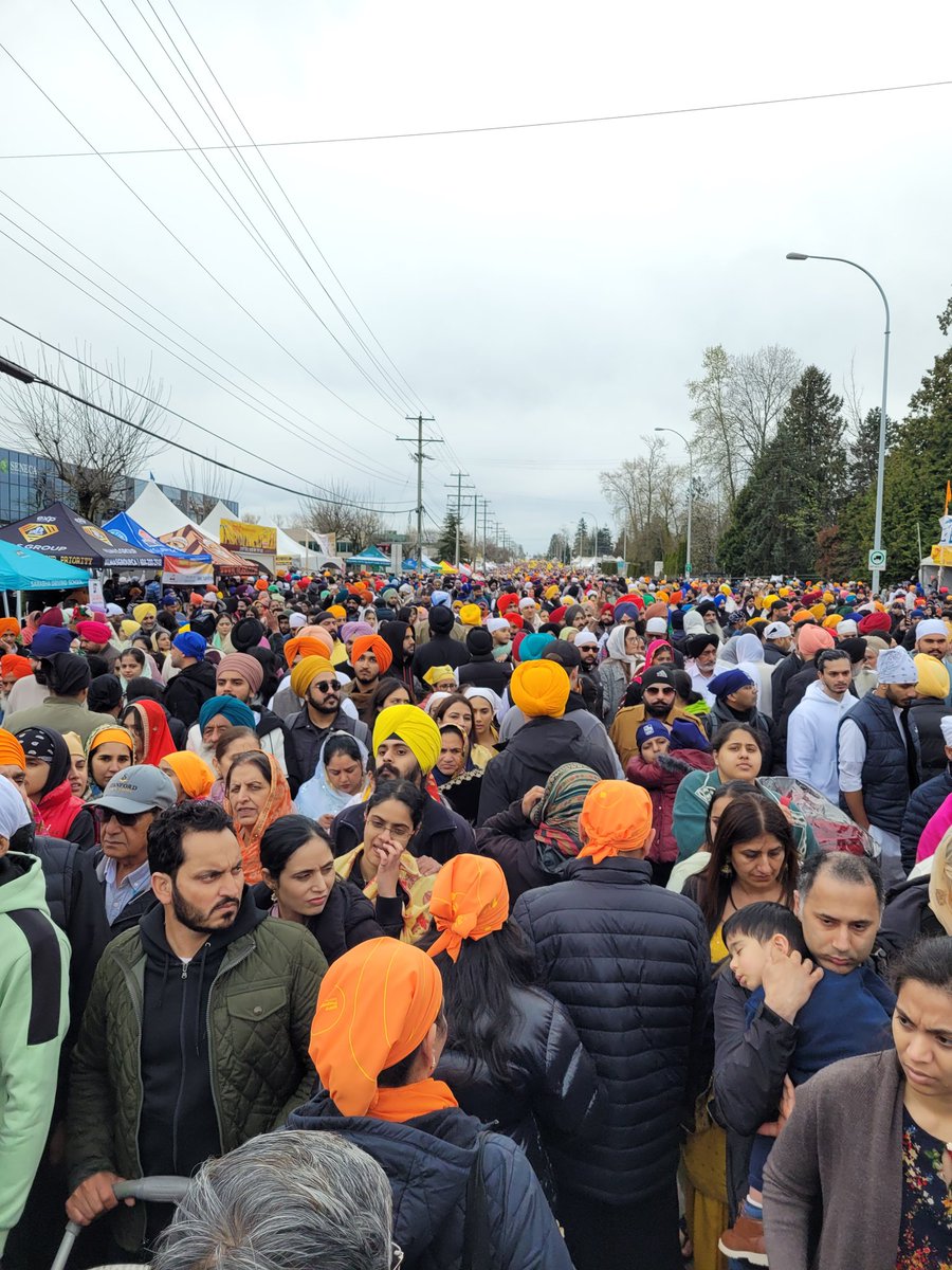 Surrey Vaisakhi Nagar Kirtan aka Khalsa Day Parade today was the biggest ever Vaisakhi celebration I have ever seen here. More than half a million people gathered to seek blessings.  🙏🙏🙏
#surreynagarkirtan