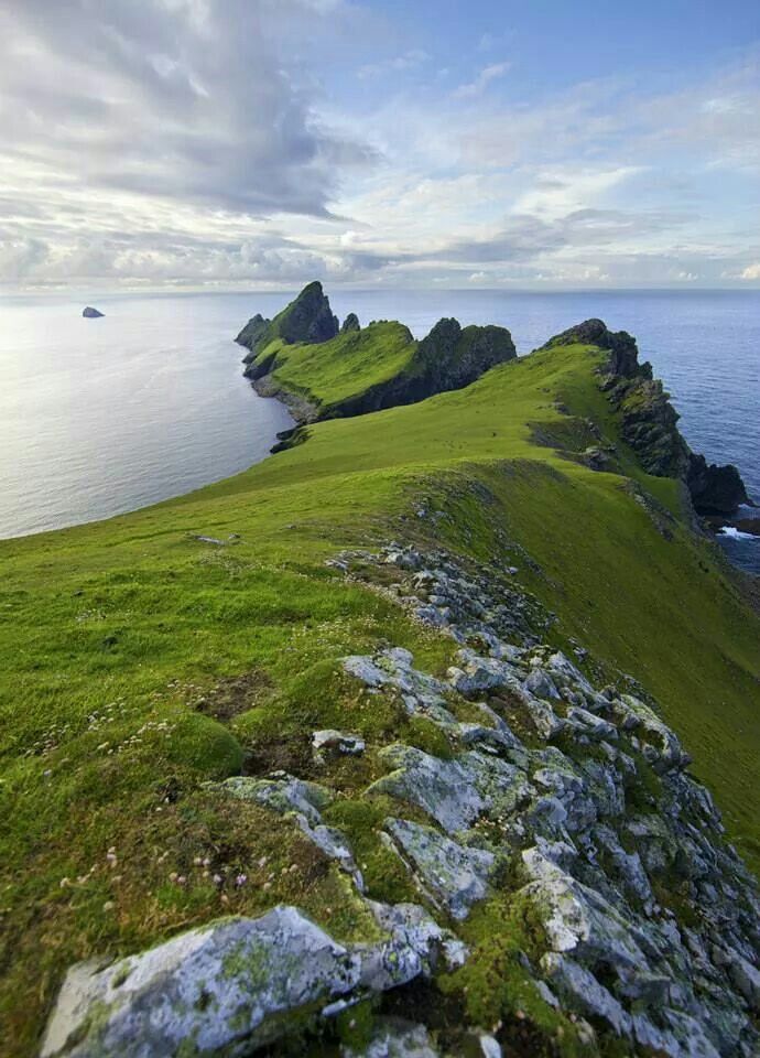 tripplannermama's tweet image. "The Dragon’s Tail. St.Kilda looking towards the island of Dun with a view of Levenish" buff.ly/3UVXNqt #Scotland #photography