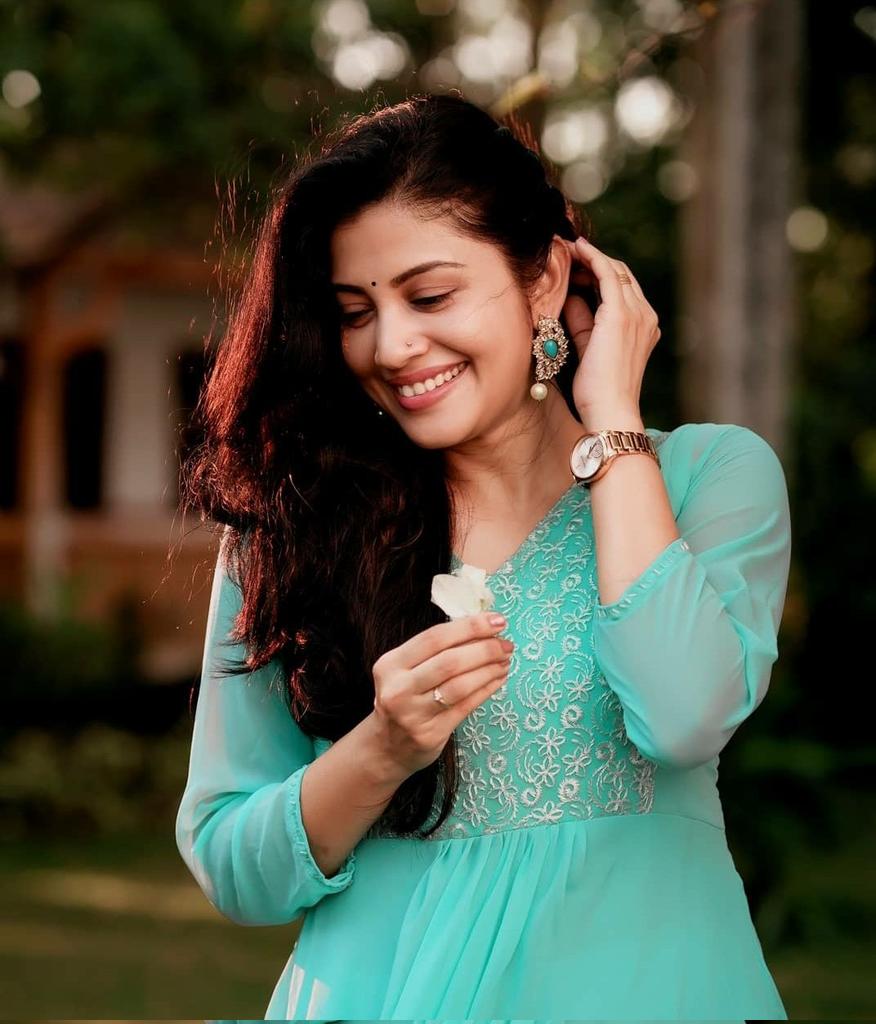 Kiran_Kumar92's tweet photo. Happy Birthday @SshivadaOffcl 
Always keep million dollars smile 😊☺️ https://t.co/ric2Ezq4hz