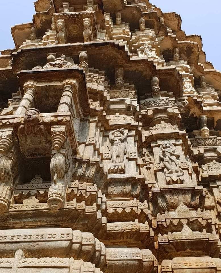 रानी कनकावती जी द्वारा अपने पुत्र की याद में बनवाया गया प्रसिद्ध जगत शिरोमणि मंदिर (जयपुर)

ये थी हमारे पूर्वजों की महान मंदिर स्थापत्य कला....

#अंग्रेज_विजेता_कुँवर_सिंह 
#I_Support_Yuvrajsinh