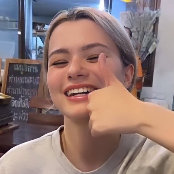 <a href="/SulwhasooTH/">Sulwhasoo Thailand Official</a> <a href="/AngelssBecky/">Becky Armstrong</a> no sé qué dice pero si a todo