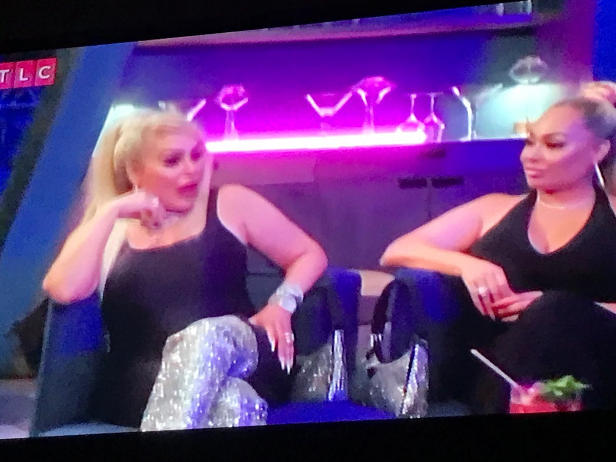 Mase53876585's tweet photo. #DarceyAndStacey stacey said darcey didnt confirm if she was gon come to the meeting.
So howsit they matching
Tin foil n all 🥰 https://t.co/hDYxQzzXj2