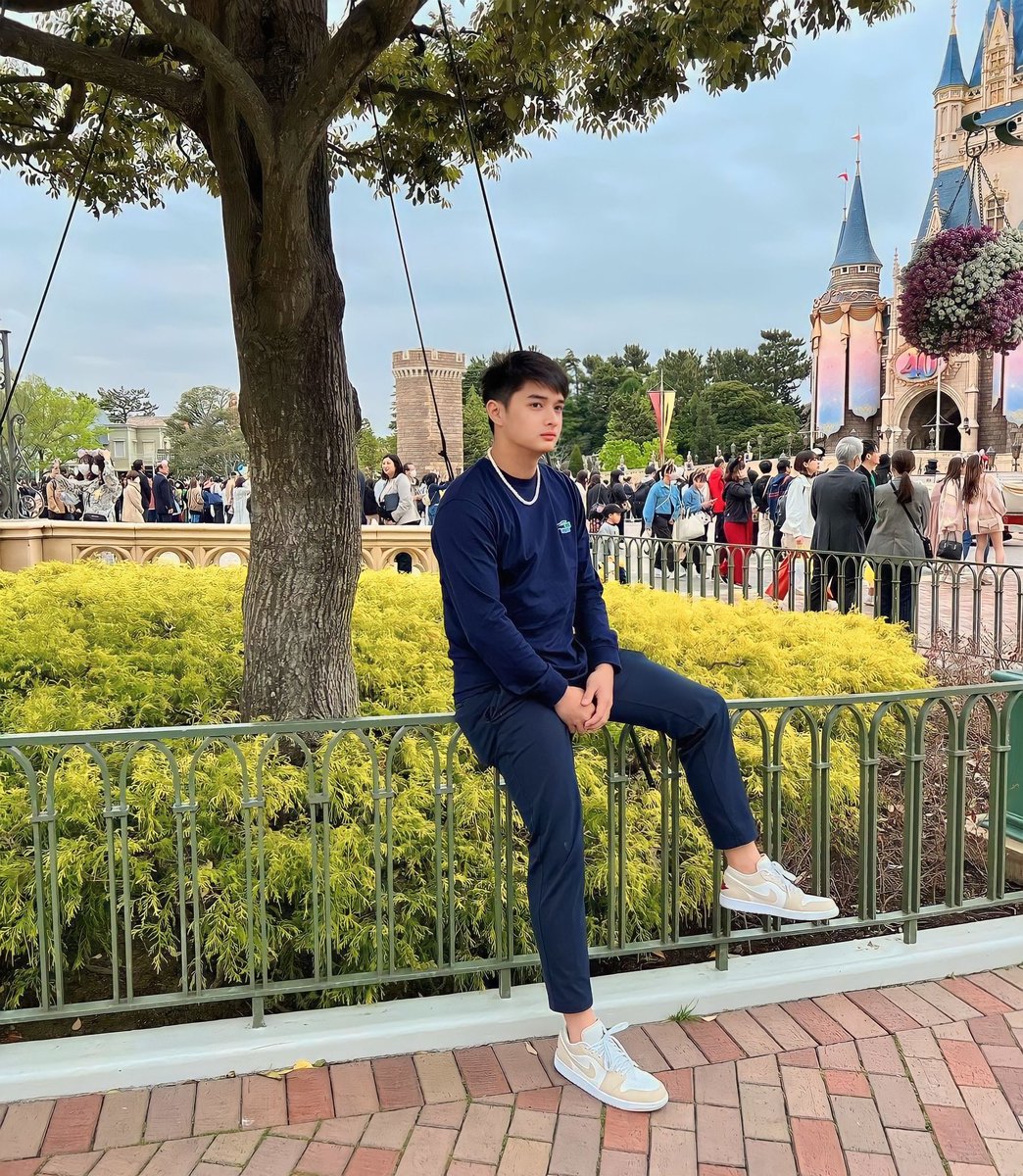 LCheerersOFC's tweet photo. Konnichiwa 👋

@lancejustincar ig post 

Enjoy sa vacation sa Japan Lance 💙 https://t.co/ddNCHZpUEx