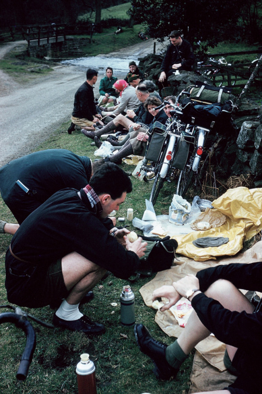 dieworkwear's tweet photo. early spring style inspiration: 1950s British cyclists 

https://t.co/g6el3VvyMn https://t.co/mGK9E3HvSh