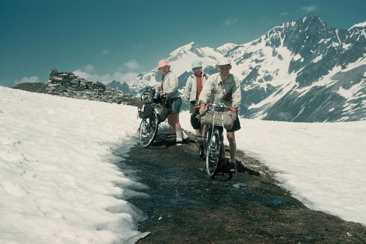 dieworkwear's tweet photo. early spring style inspiration: 1950s British cyclists 

https://t.co/g6el3VvyMn https://t.co/mGK9E3HvSh