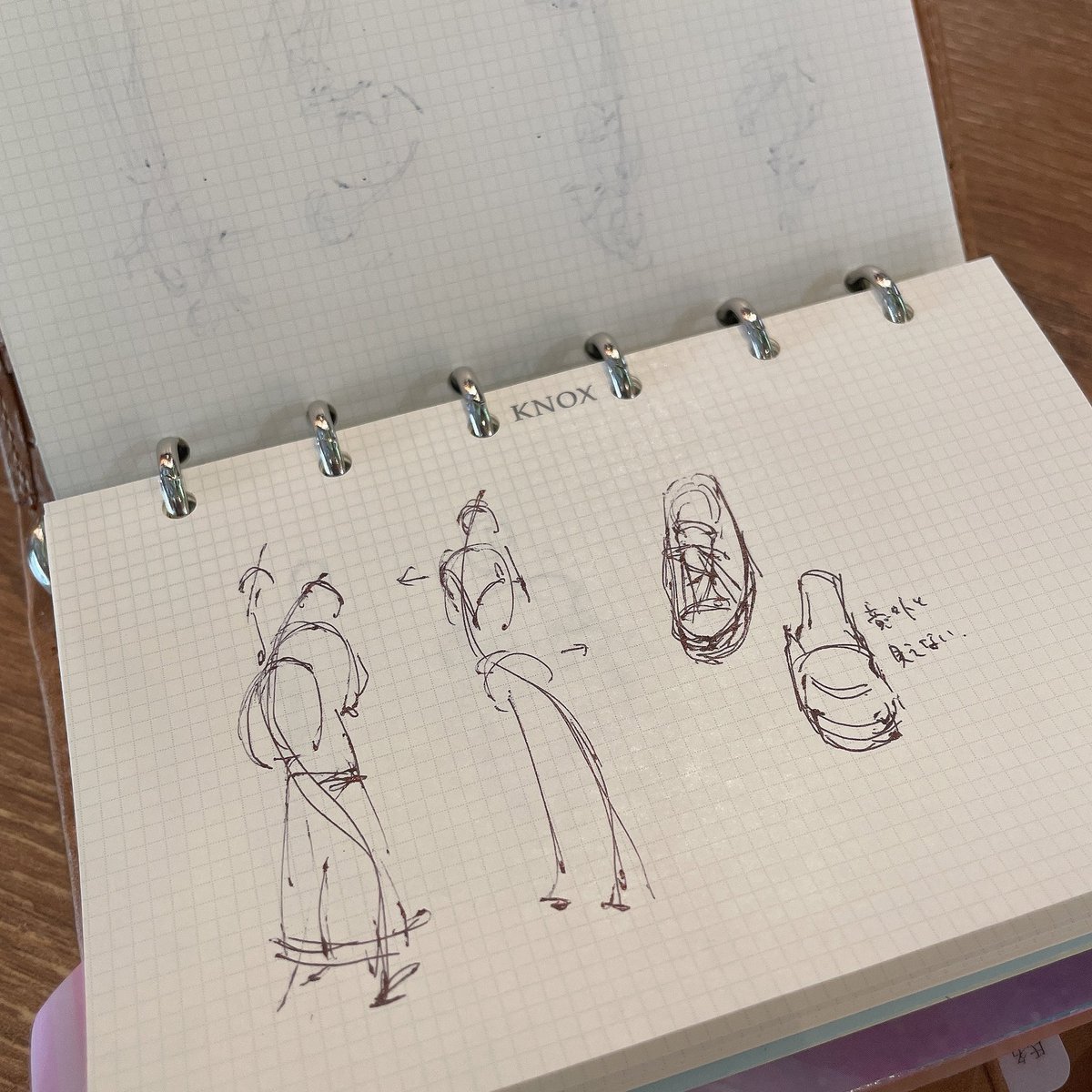 電車でスケッチ。
ボールペンで描くのも楽しい✨

 #ゆこクロ https://t.co/gOKfXbCynk