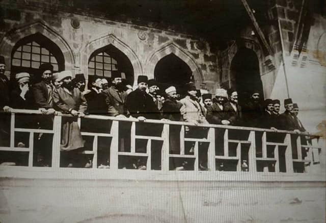 MetinOzdamarlar's tweet photo. 23 Nisan 1920…103 yıl önce bugün açılan Büyük Milllet Meclisi’ndeki milletvekillerine maaş ödenemedi çünkü hazinede para yoktu. Sonra mali kaynaklar sağlanınca yüzer lira maaş ödenmeye başlandı. Bu maaşın 20 lirası da “millî savunma” için kesiliyordu. +++ https://t.co/FN1es1PN5z