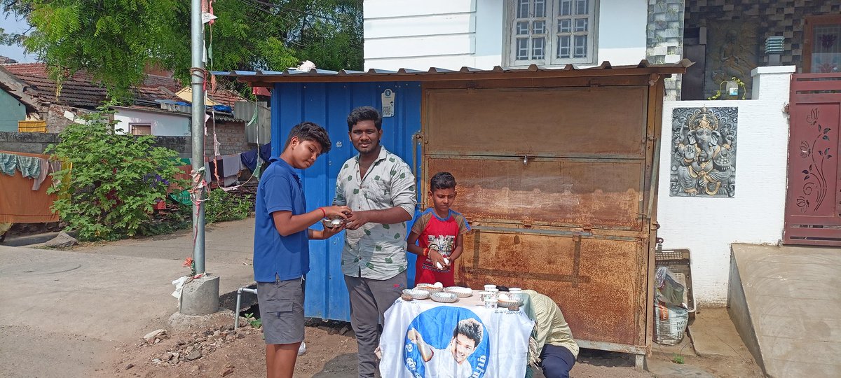 tontarani's tweet photo. தளபதி விஜய் அவர்களின் உத்தரவின்படி,

• #_கோவை #_மாவட்ட #_தொண்டரணி #_தலைமை #_தளபதி #_விஜய் #_மக்கள் இயக்கம் சார்பாக 23-04-23இன்று... #17வது #_வாரம் 

• #_துடியலுார் நகர தலைமை தலைமை தொண்டரணி சார்பாக
 குழந்தைகளுக்கு பால் முட்டை ரொட்டி வழங்கப்பட்டது @BussyAnand  @actorvijay https://t.co/YZmaIu5pKw