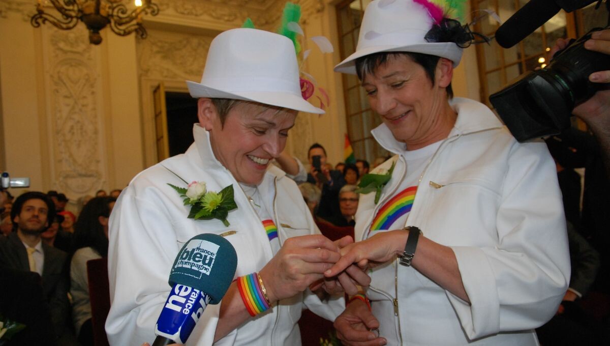 10 ans du mariage pour tous : Danièle et Daphné, les premières mariées de Reims 👰💍
➡️ l.francebleu.fr/rYhQ