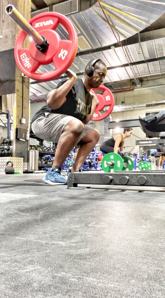 VincentOchiel's tweet photo. .. I love lifting heavy things… https://t.co/0m1kfKAb58