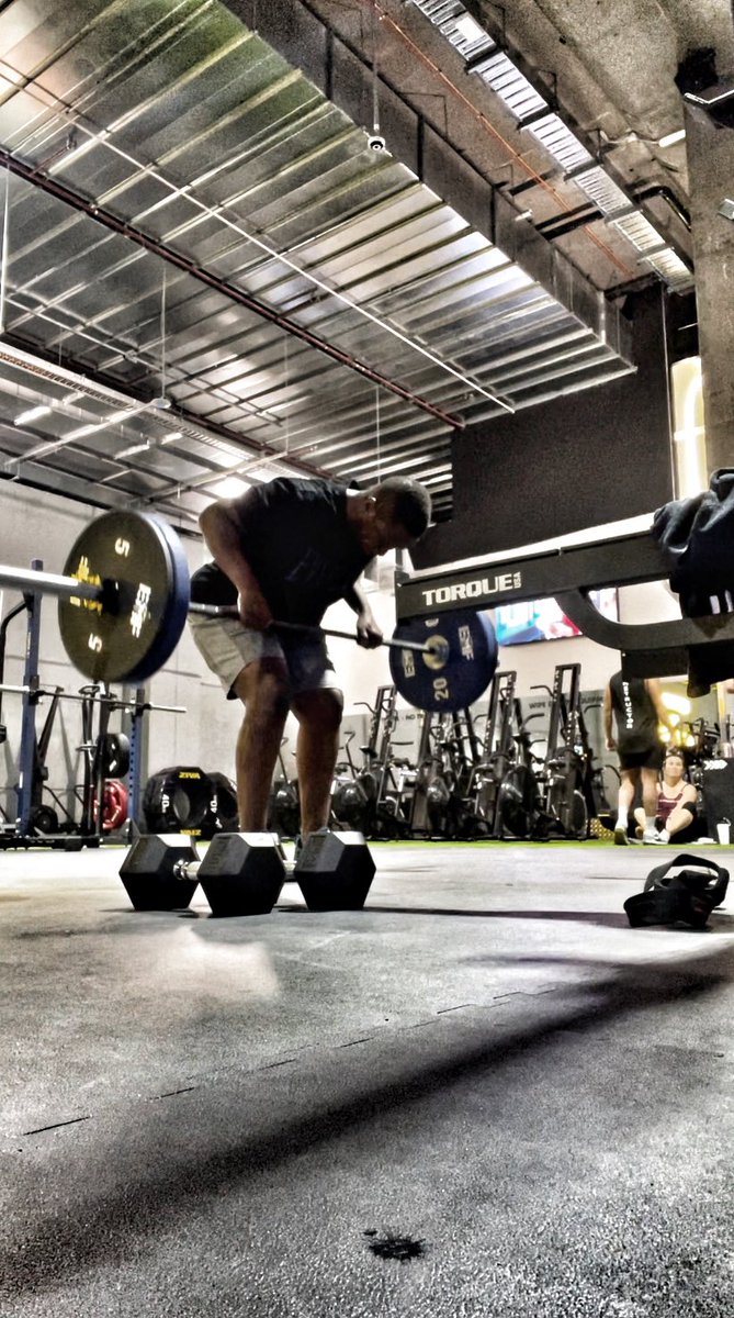 VincentOchiel's tweet photo. .. I love lifting heavy things… https://t.co/0m1kfKAb58