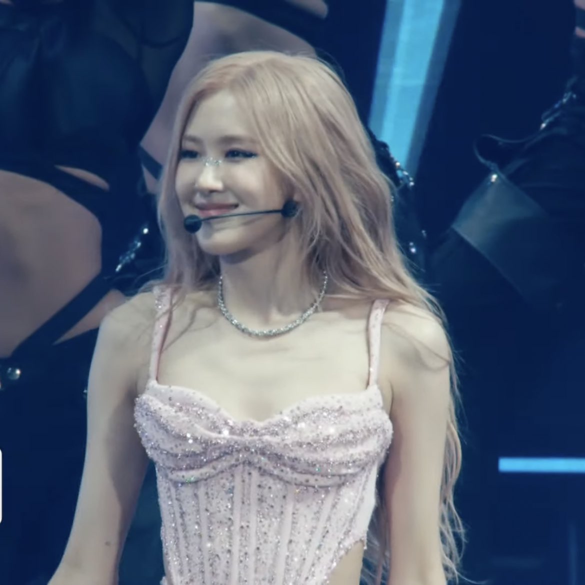 ROSÉ ROCKS COACHELLA 
#ROSÉCHELLA
#ROSÉ