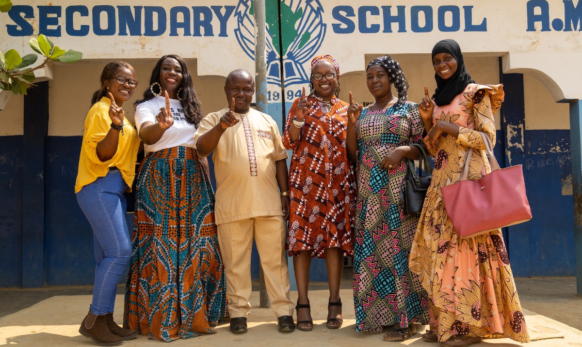 onegirlorg's tweet photo. 💗
"One Girl understands the needs of the girls beyond material books, uniforms, bags, pens, and many other things. One Girl is exposing them to a world that would not be accessible to them - so we say thank you!"

Principal and Focal Teacher in Sierra Leone.

#educategirls https://t.co/cce49WrnYs