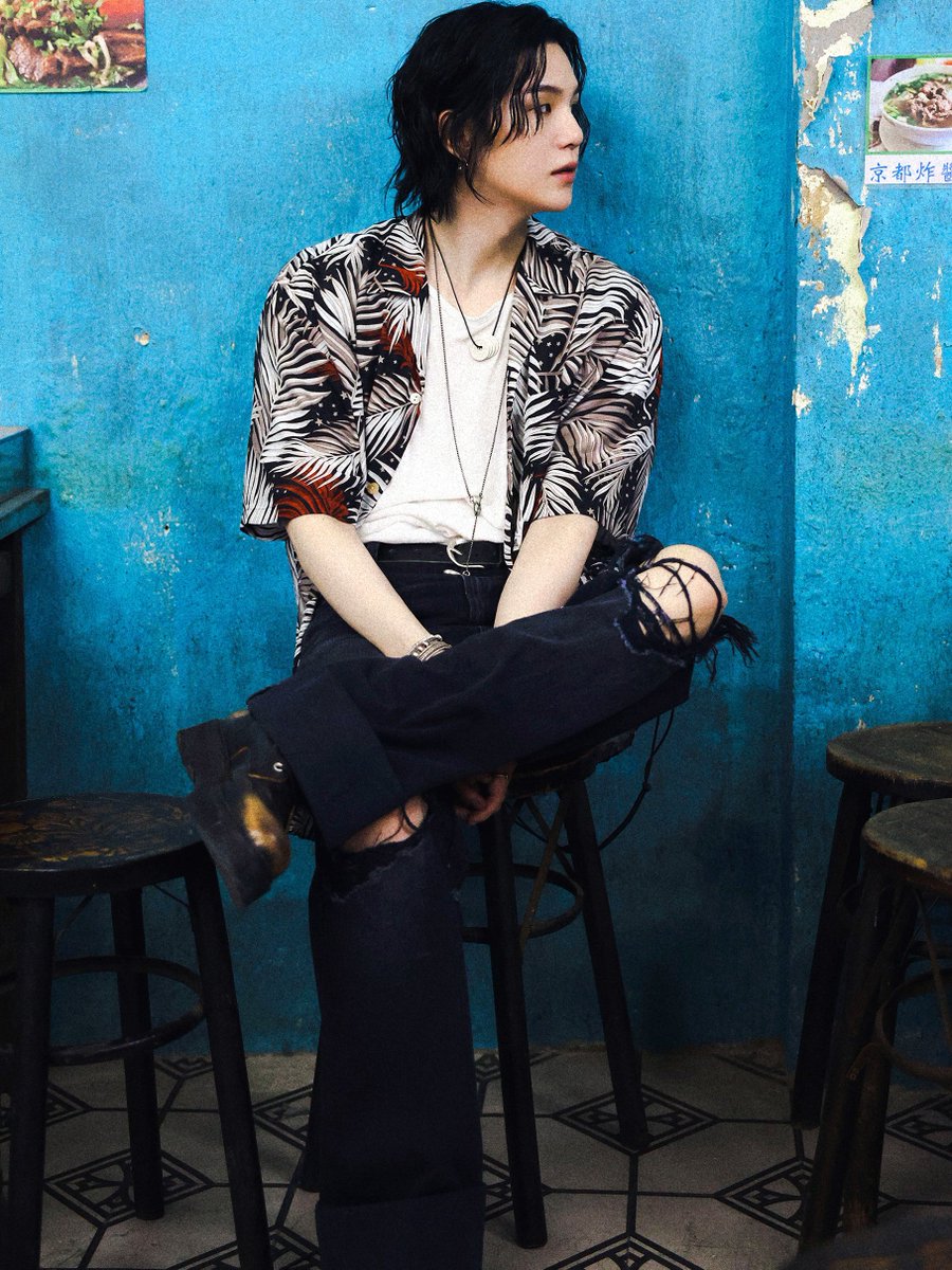 yoonkoous's tweet photo. HE LOOKS SO GOOD https://t.co/F0RGUE2RPB