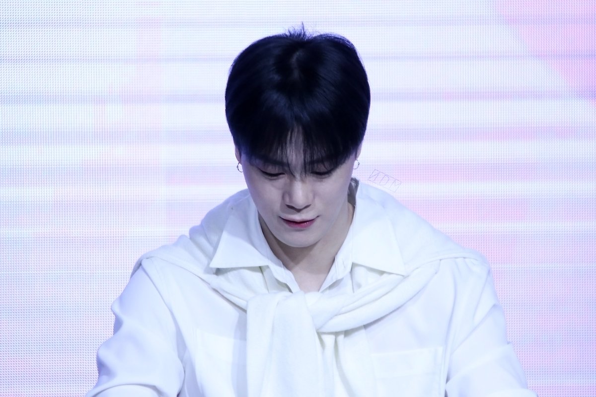 __N_D_M__'s tweet photo. 230201 GIVERNY × MOONBIN FAN SIGN EVENT
#아스트로 #ASTRO #문빈 #MOONBIN 
#문빈_가수해줘서_고마워 https://t.co/EcuJXnTp5y