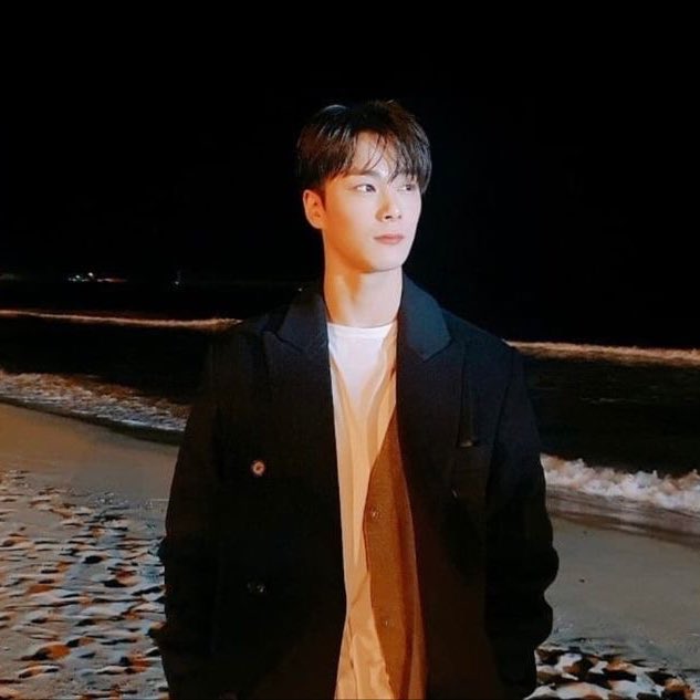 ninapetitex's tweet photo. Look at the stars
Look how they shine for you
And everything you do
Yeah, they were all yellow
I came along
I wrote a song for you
And all the things you do
And it was called Yellow https://t.co/8JukuBlLmX