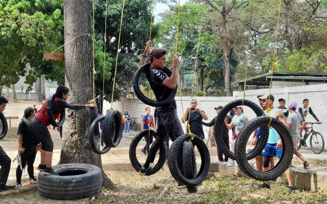 En la parroquia Santa Lucía, municipio Paz Castillo, se inauguró el Club de Actividad Física con el fin de promocionar el deporte, la salud, los valores de integración y fraternidad en las comunidades. #ElFuturoEsAhora #Miranda #23Abr bit.ly/3L6p5WP