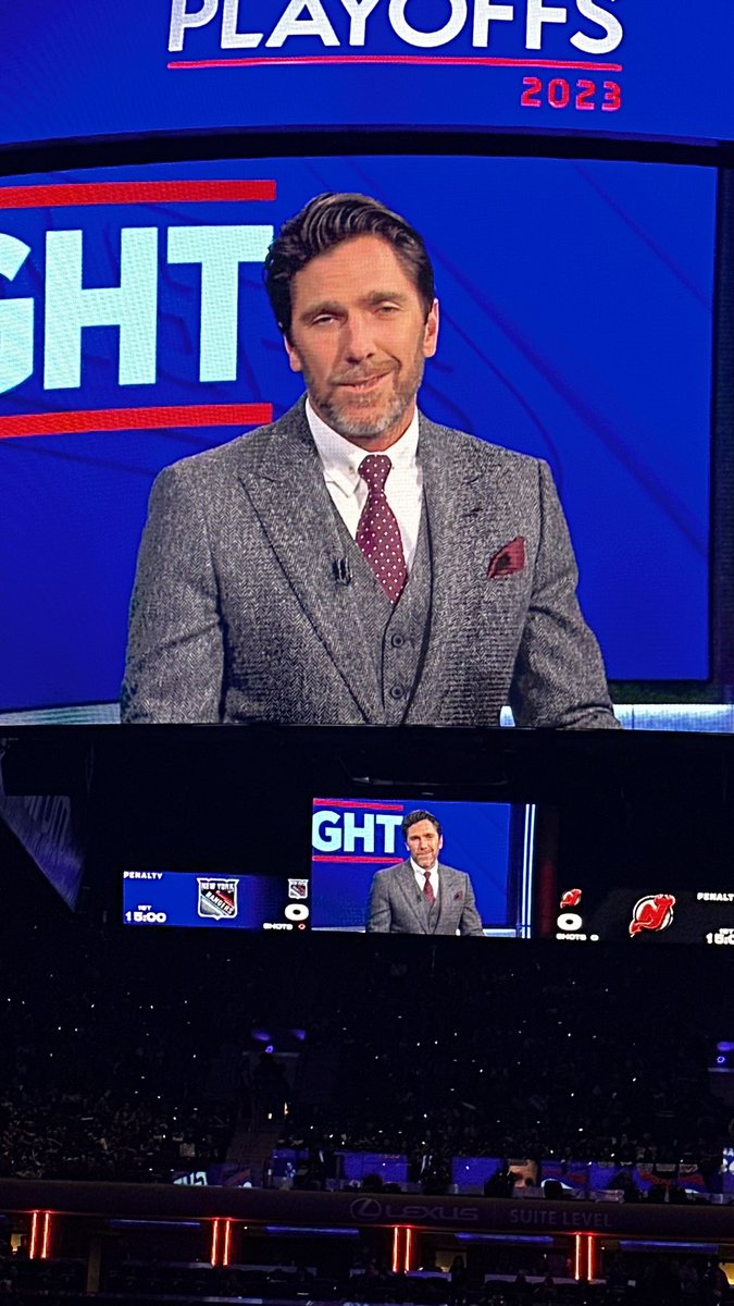 tulioq's tweet photo. The garden electric. Let’s go rangers #NYR #NoQuitInNY https://t.co/RAZbnTwHy8