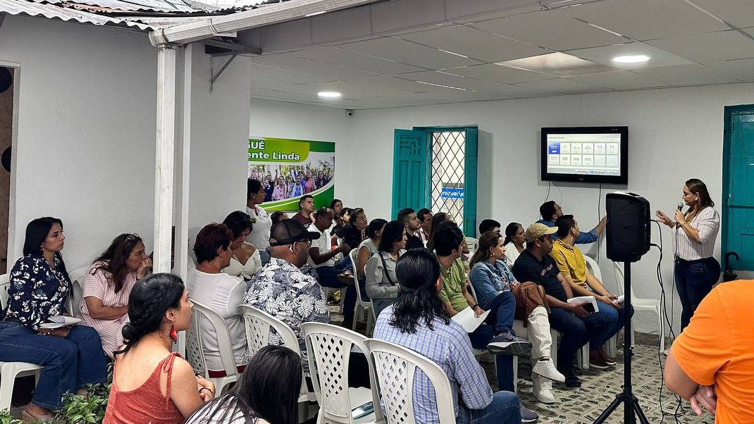 lindaperdomor's tweet photo. Hoy abordamos el tema social en #Ibagué, cómo una prioridad que no puede esperar más. Resolver la calidad de vida de los ibaguereños ¡Es para Ya! #IbaguéLinda https://t.co/cNY32jNYg8