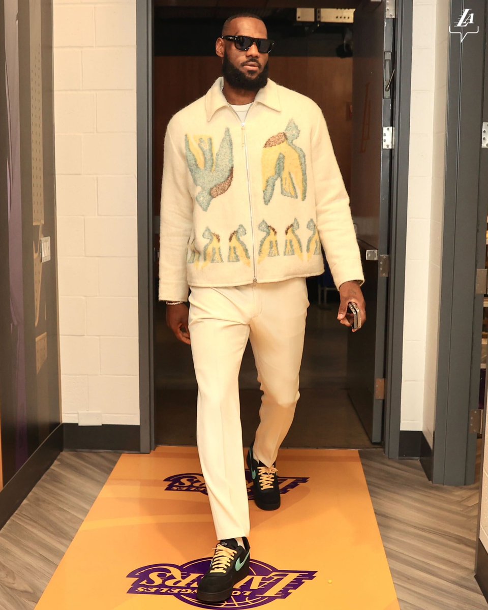 Lakers's tweet photo. Home sweet home https://t.co/82vk7WMwk0