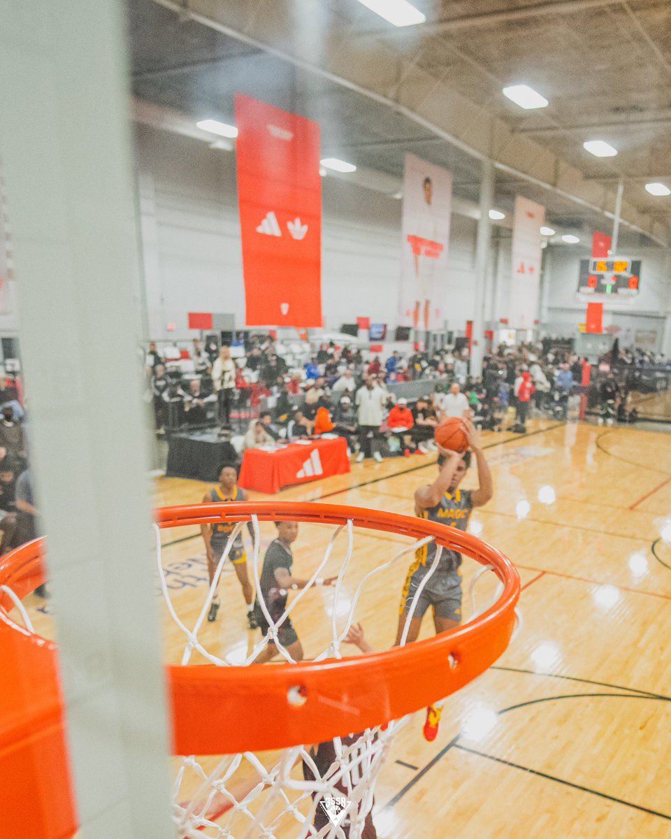 3Stripes Select Basketball tweet media