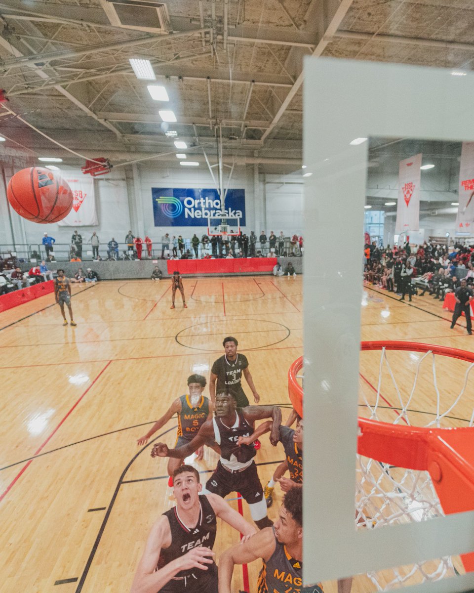 3Stripes Select Basketball tweet media