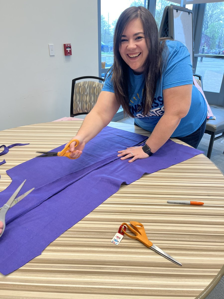 MrsKatieClark_'s tweet photo. This week is Flashes Give Back Week! Today we made capes for Kids Capes of Courage and we were excited to help bring some positivity to kids and adults who are going through difficult times. Thank you for hosting the event, @KSUAlumni! #FlashesGiveBack https://t.co/QFIINE1hYj