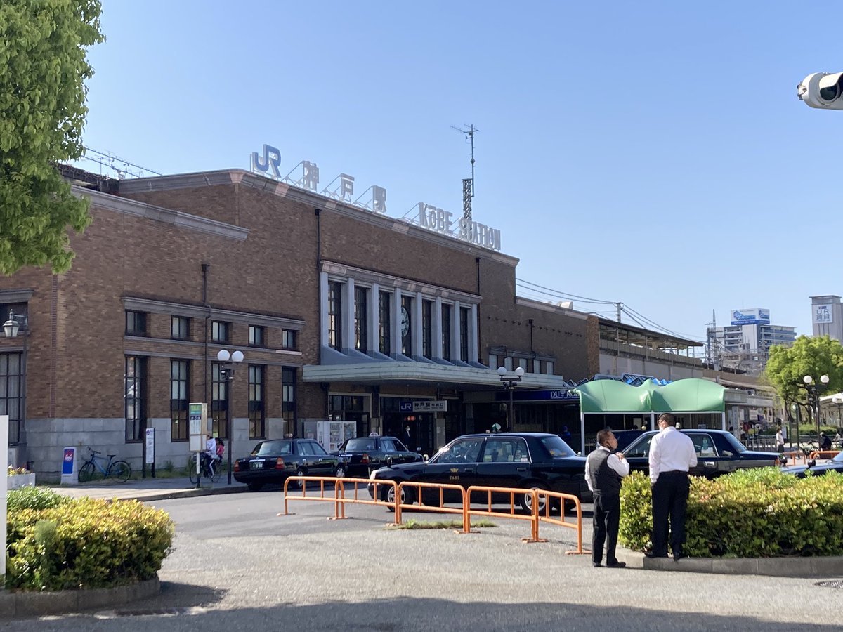 tripstar0522's tweet photo. 今日は山手方面で5km通勤 #朝ラン をしました。日中は少し暑い位なんですが、朝晩は肌寒い感じです。寒暖差が激しいのはこたえますね😅

コース
地下鉄新神戸→加納町3→韓国領事館（中山手通）→県庁→大倉山→神戸駅→栄町通→元町駅西口

👟→ #HOKA   #CLIFTON6
🧦→ #無印良品 https://t.co/UhkI6TaA6w